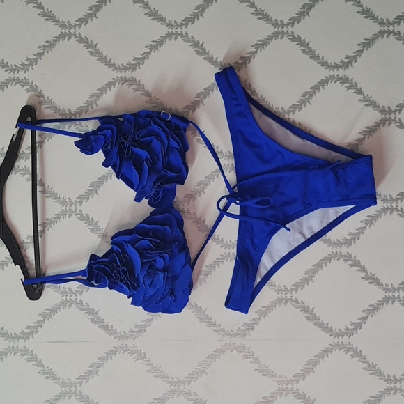 Other - Ruffled Bikini set.